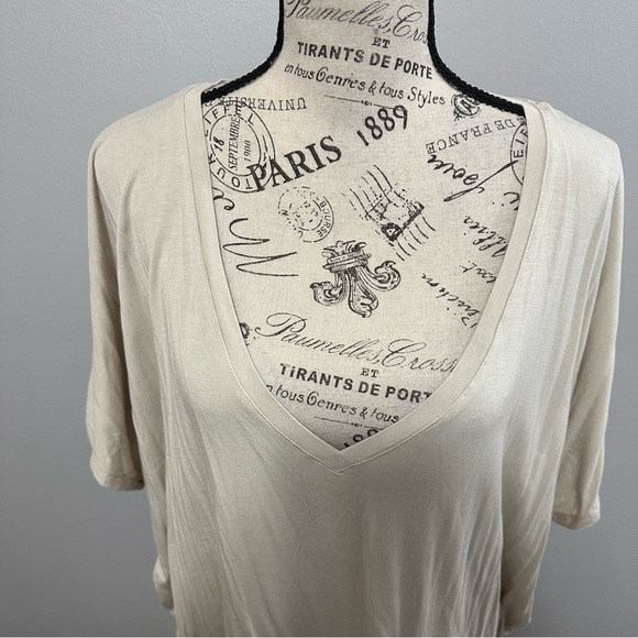 Express Beige Relaxed V-Neck London Tee Size XL - Picture 7 of 10